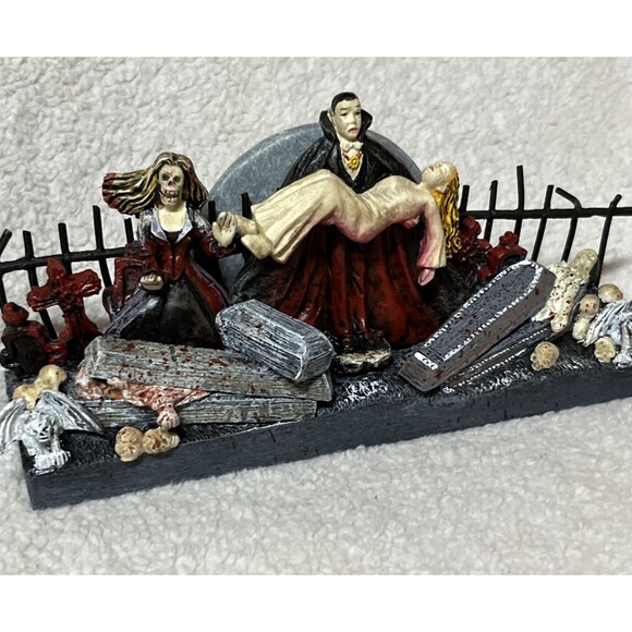 "Hawthorne Village “ The Vampire Blood Feast” Gondola The Horror Express A0808 - Picture 2 of 7